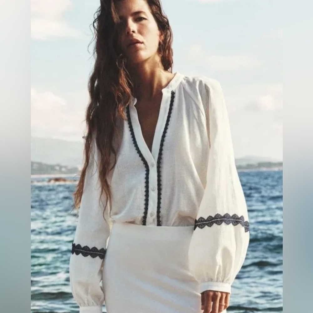 White Lace Top with Navy Accents Zara - Picture 5 of 11